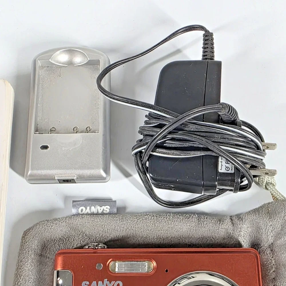 Sanyo VPC-T850 CP Digital Camera Orange w/Pouch, Battery, 2GB SD Card, Charger